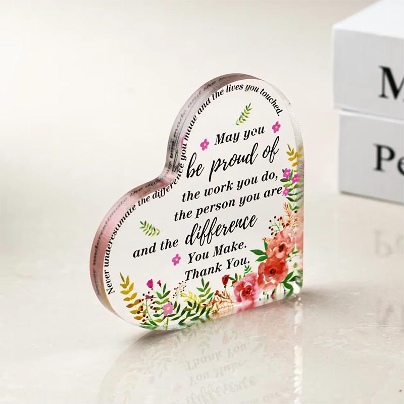 Adorno de corazón acrílico termoformado de primera calidad con logotipo personalizado para regalo